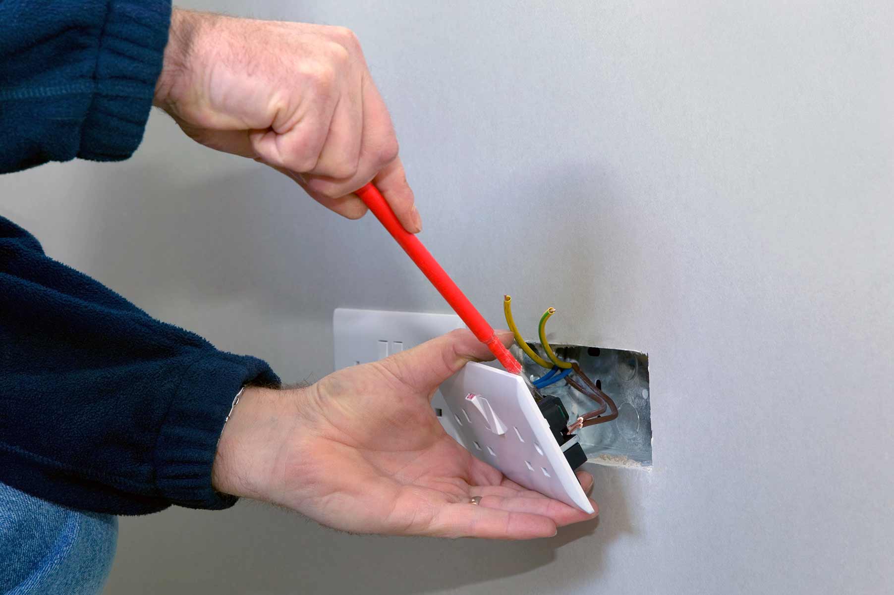 Our electricians can install plug sockets for domestic and commercial proeprties in Walthamstow and the local area. 